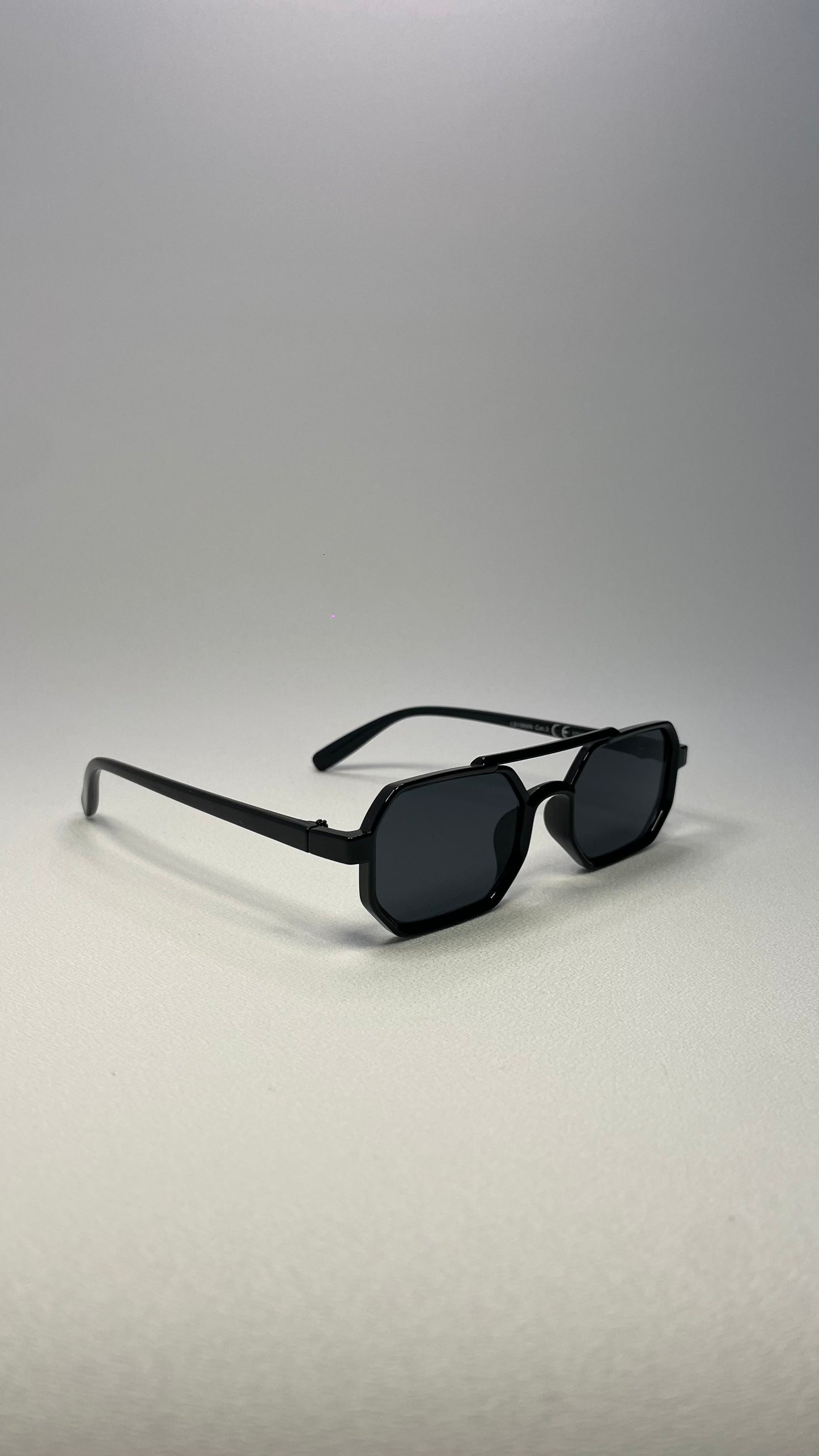 Skiathos Specs black