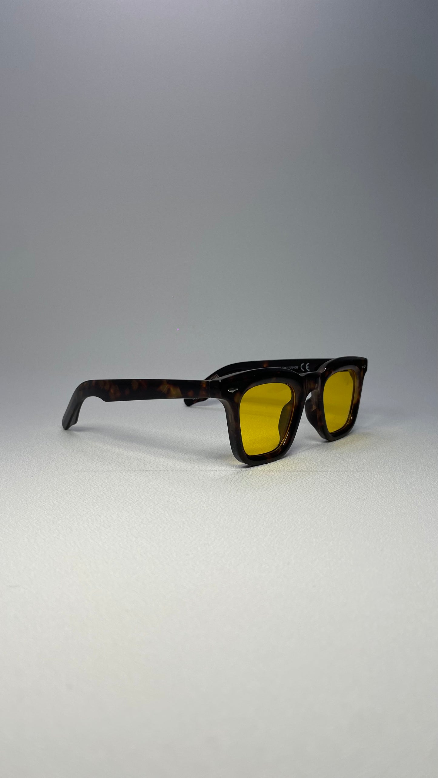 Opti Chic brown tartarooga / yellow