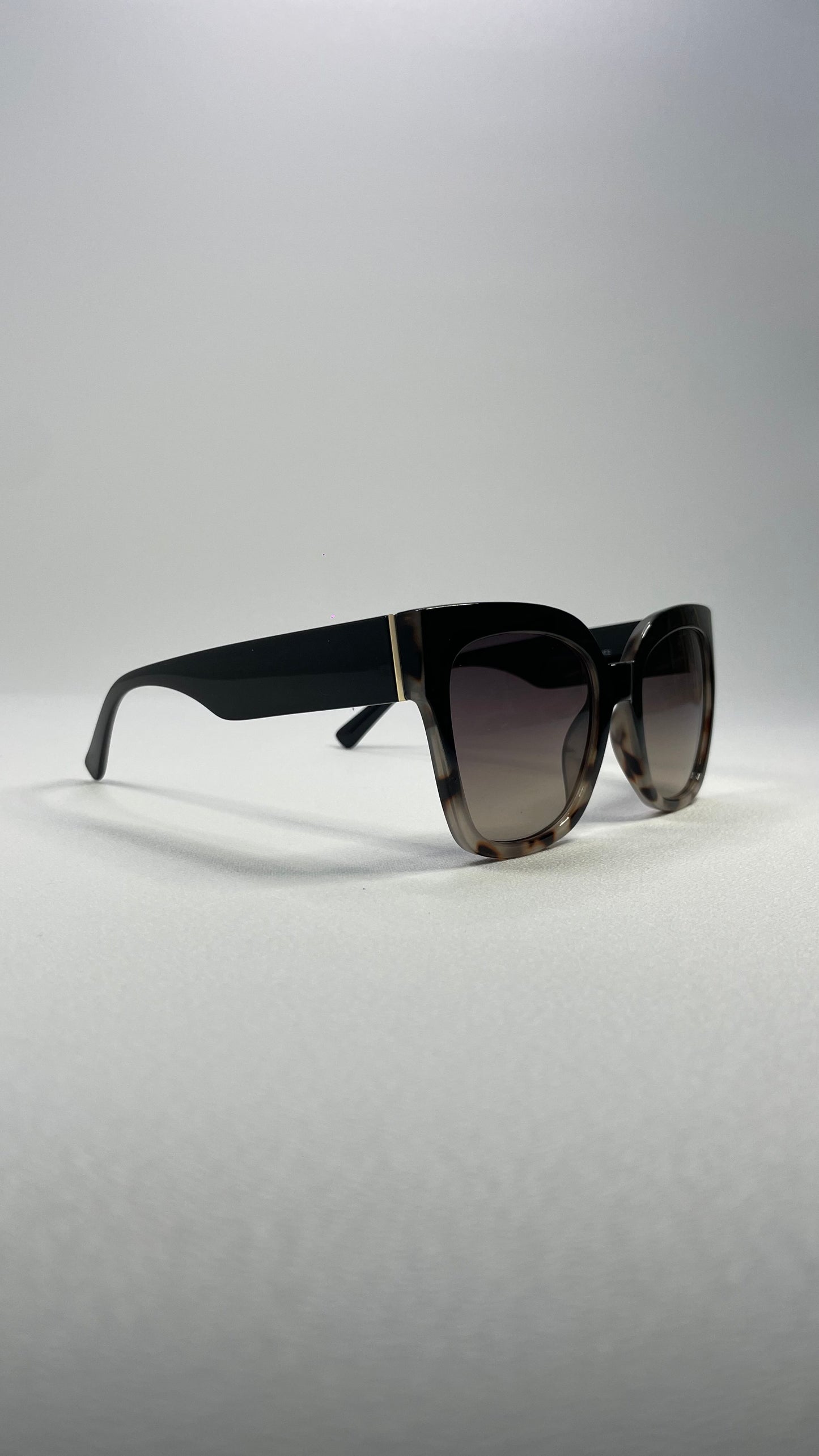 Sandora black
