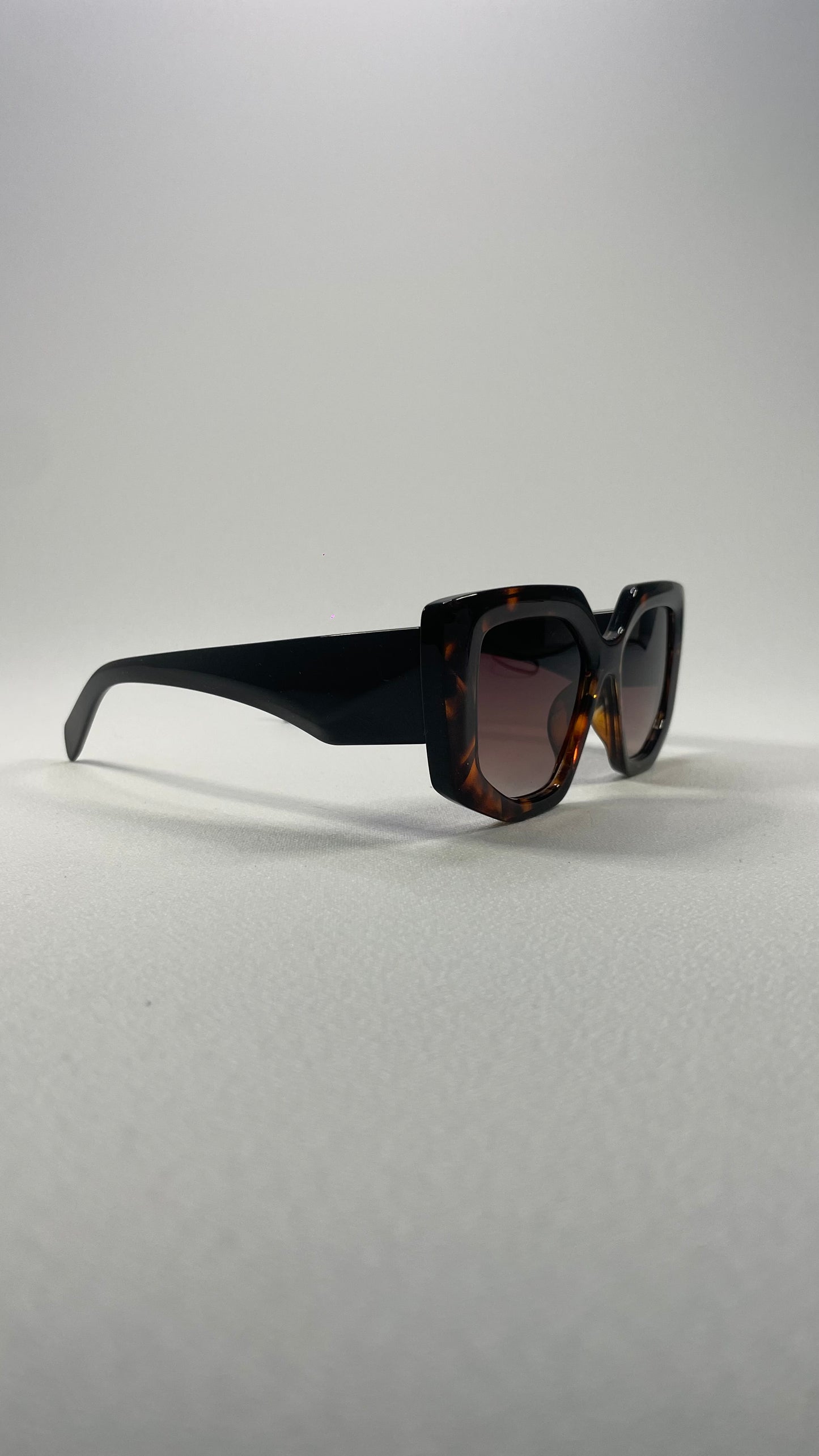 Veloura brown tartarooga