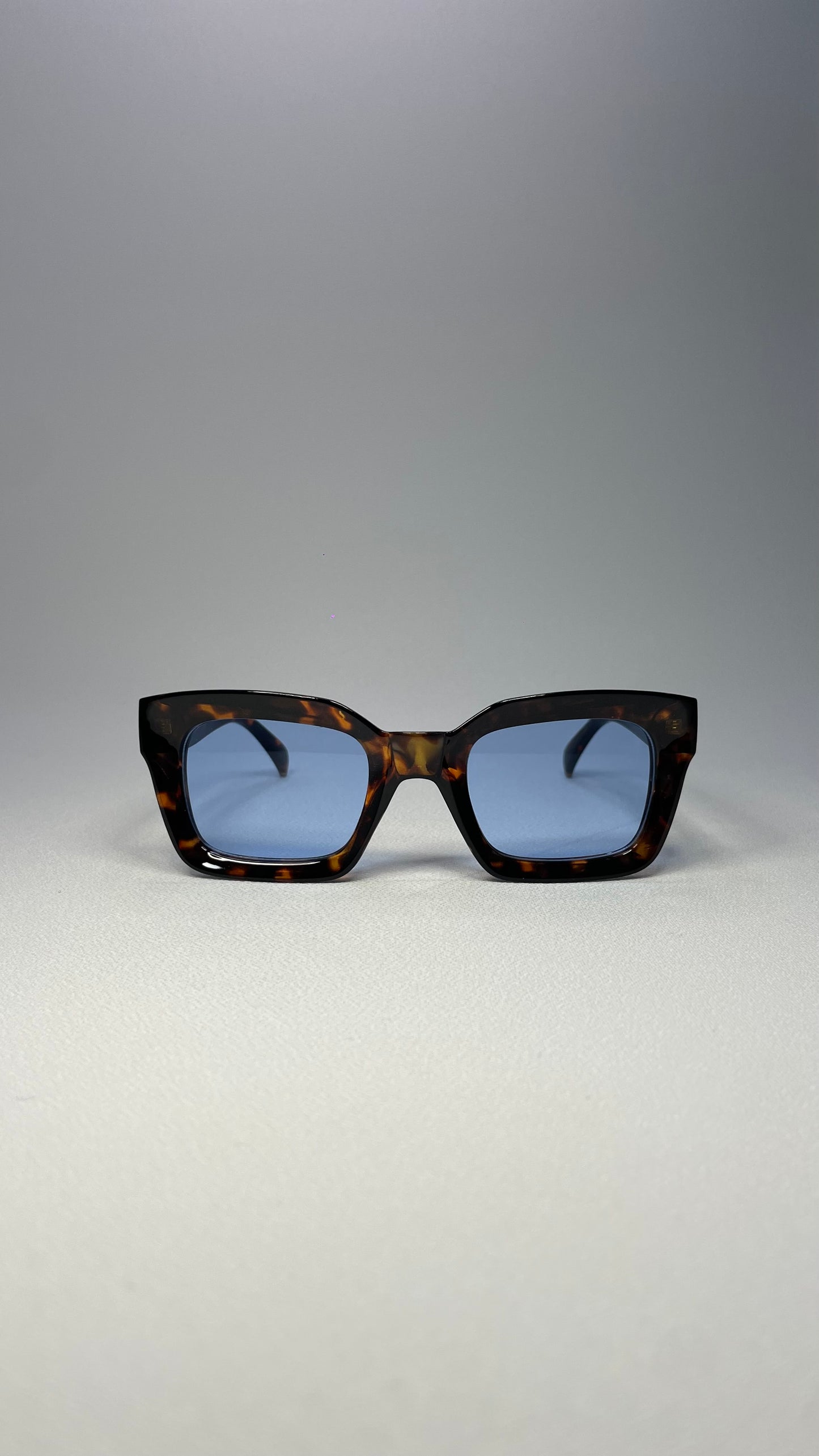 Azzuro brown tartarooga/blue
